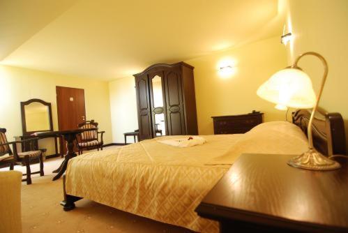 Grand Hotel Perla Ciucasului Тарлунгени Экстерьер фото